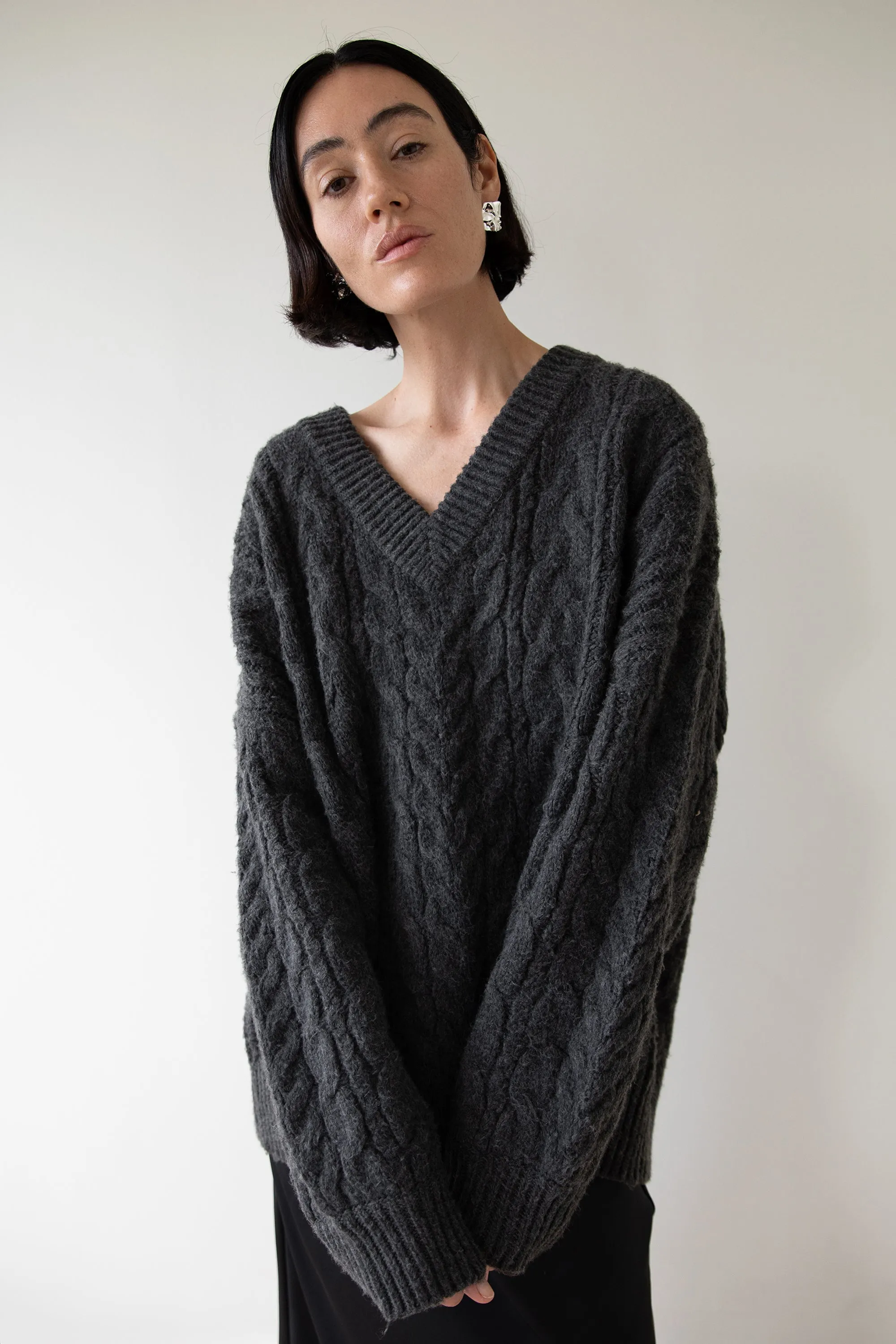 CABLE KNIT V-NECK SWEATER