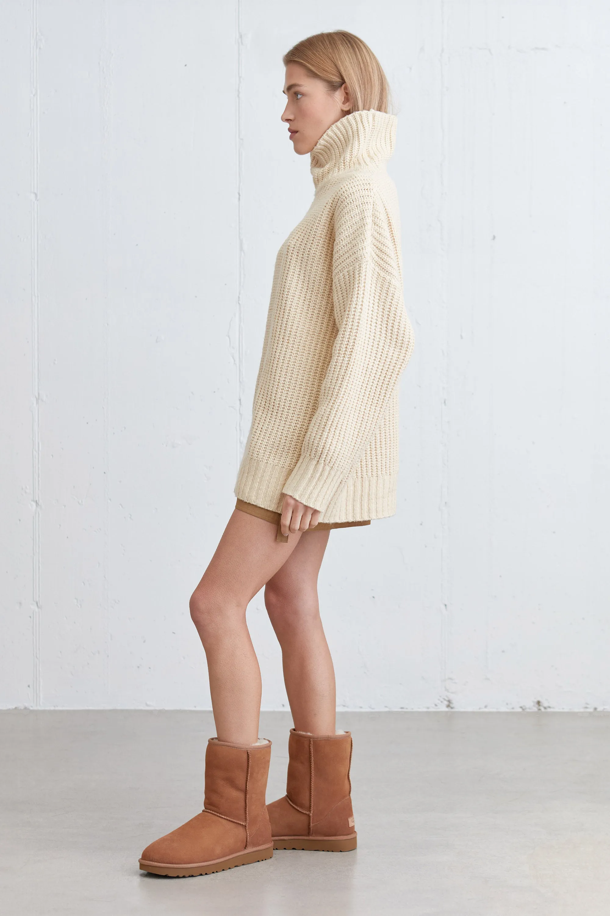 CHUNKY TURTLENECK SWEATER