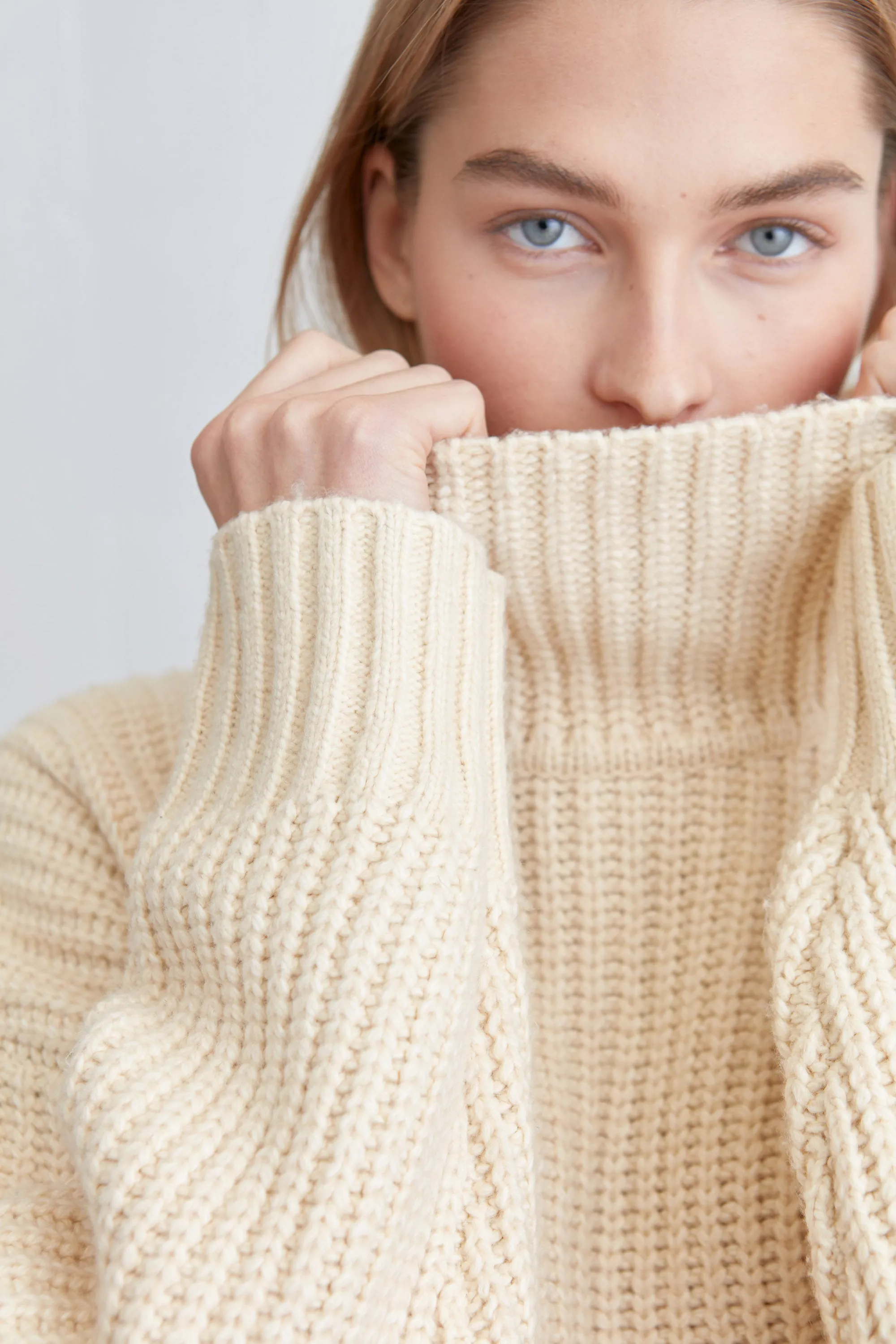 CHUNKY TURTLENECK SWEATER